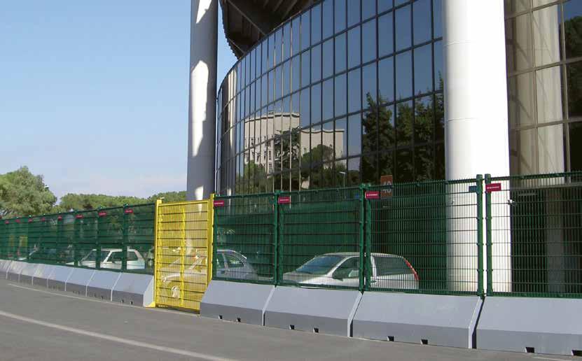 Publifor Mobile Sicherheitslösung Publifor ist ein modulares System, bestehend aus einem mit Beton gefüllten Stahlsockel und massiven Gittermatten.