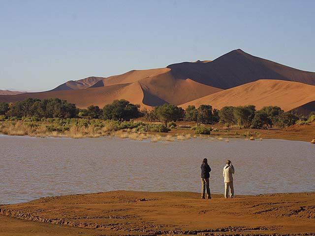 14.Tag: Namib Wüste / Sossusvlei - Solitaire F/M/A Hauszelte Wir starten frühzeitig um die welthöchsten Dünen beim Sossusvlei zu erkunden.