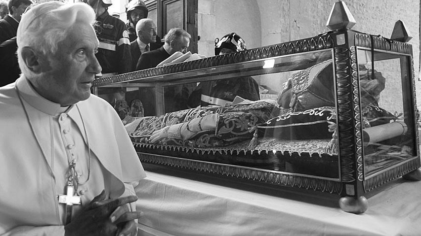 Kölner Rundbrief Priesterbruderschaft St. Petrus Rundbrief Nr. 183 Mai 2017 Liebe Gläubige, Freunde und Wohltäter, am Ostersonntag beging Seine Heiligkeit Benedikt XVI. den neunzigsten Geburtstag.
