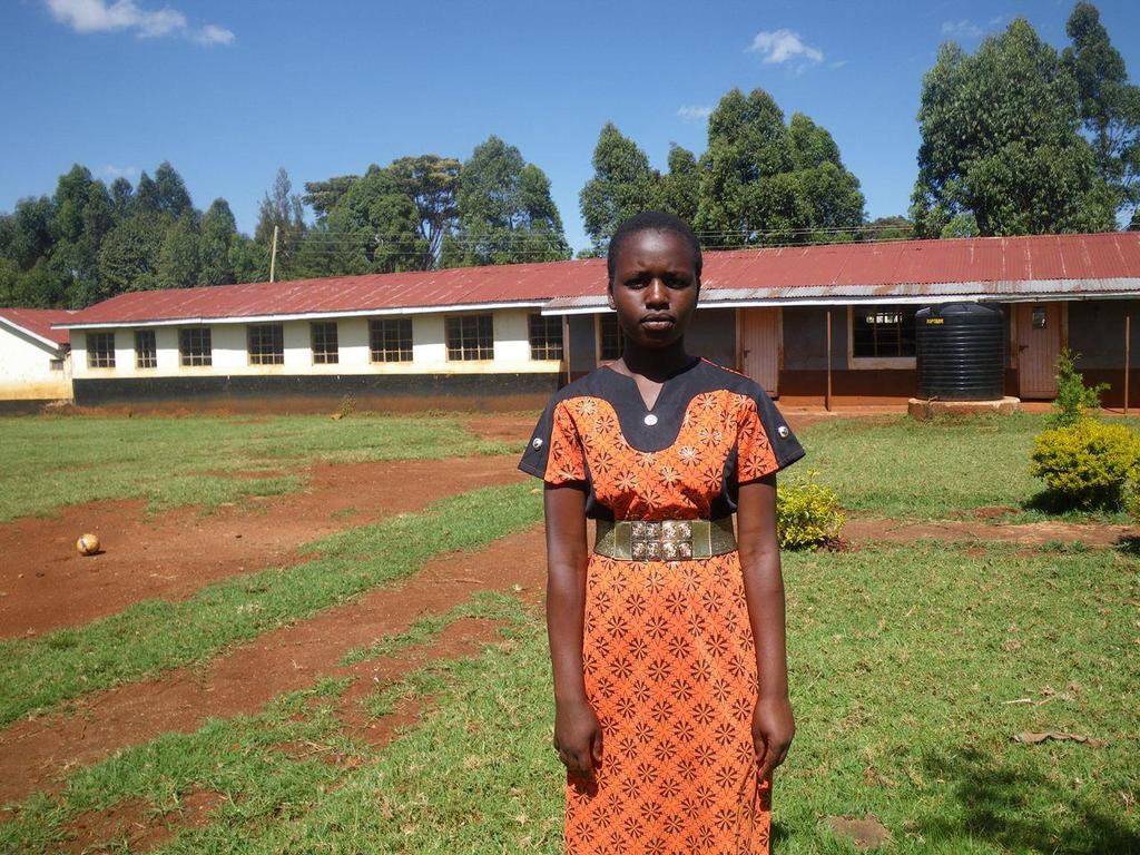 FAITH CHEPCHUMBA Faith wurde im Jahr 2000 geboren. Ihre Mutter ist arbeitslos und wie so viele andere Kenianerinnen alleinerziehend. Faith ist das Patenkind der 3E.