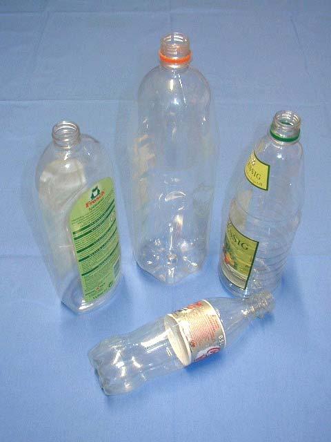 PET Verpackungen farblostransparent farblos transparente Flaschen: Getränkeflaschen, Putzmittelund Spülmittelflaschen, Öl, Essig und Kosmetikflaschen (restentleert, ausgespült) NICHT