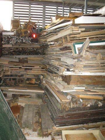 Sonstige Abfälle Altholz Im ASZ können behandelte Holzabfälle kostenlos kostenlos entsorgt werden.