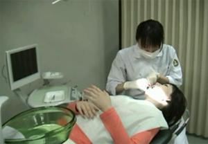 Simroid Roboter als Zahnarzt-Patient von der japanischen Firma Koruko verrichtet 1,60 Meter
