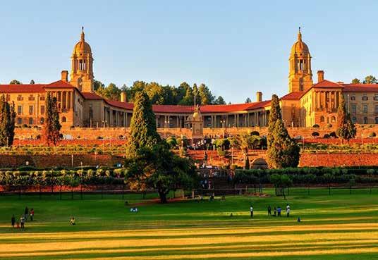 WILLKOMMEN IN TSHWANE Die Stadt Tshwane ist eine große, weitläufige Metropole mit Pretoria als zentralem Ort.