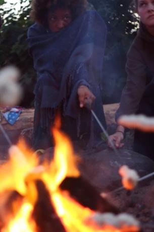 Indem man einen Begegnungsraum für Kinder und Jugendliche aus diversen sozialen Hintergründen, mit und ohne gesundheitliche Einschränkungen sowie aus verschiedenen Altersgruppen