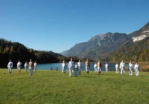 Programm Unsere Kata in Tirol Das Training steht unter der Leitung von. Zahlreiche Shihan aus Europa haben ihr Kommen zugesagt. Sie unterrichten eine von ihnen speziell ausgewählte Kata.