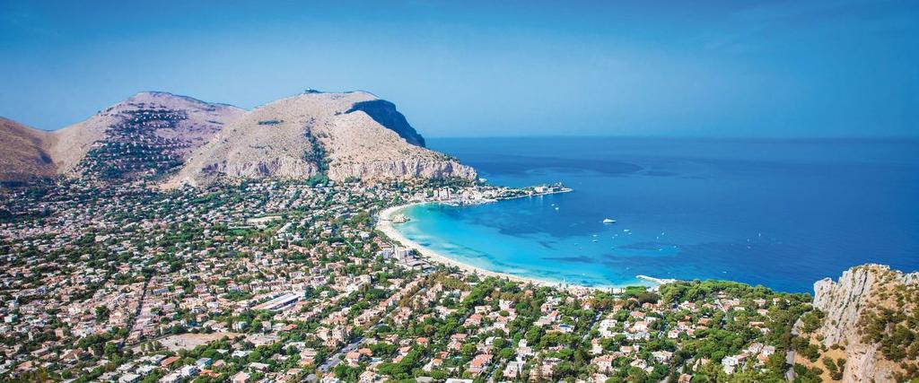 Die Mittelmeerinsel zum Jahreswechsel Kulturschätze und Naturschönheit zum Jahreswechsel. Sizilien, die größte Insel im Mittelmeer, liegt vor der Stiefelspitze des italienischen Festlandes.