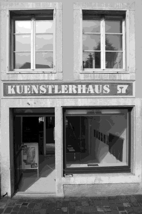 1 // Ausstellungskonzept/Thematik Die Luzerner Kunsthochschule (aka Hochschule Luzern Design & Kunst) ist die älteste der Schweiz und bringt jährlich eine Vielzahl junger Künstlerinnen und Künstler