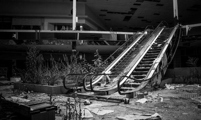 «Krankheitsverlauf» eines Shopping-Centers 1. Erste Ankermieter verschwinden 2. Renovation stehen an, die Braut wird aufgehübscht 3. Retailer reduzieren ihre Flächen 4.