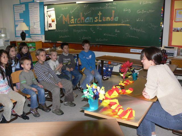 Es war einmal... (eingereicht von Kathrin Diestel) Märchenstunde in der Grundschule Märchen sind wichtige Begleiter der Kindheit.