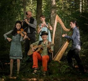 Oktober Samstag, 24.10.2015 Musig im Schuppe selkies The Selkies präsentieren Celtic Folk-Musik aus den keltischen Ländern.