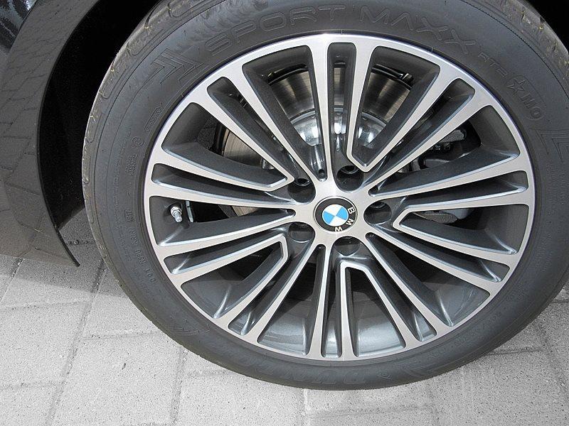 Finanzierungsbeispiel der BMW Bank Produkt Monatliche Rate Zielfinanzierung 644,73 EUR Effektiver Jahreszins 4,99 % Anzahlung Laufzeit Schlussrate 9.990,00 EUR 36 Monate 23.