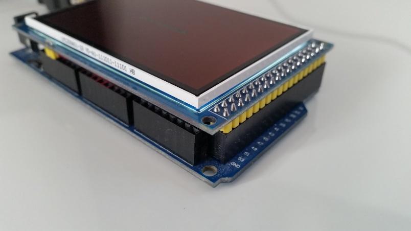 TFT Displayshield am Arduino Mega2560 Für größere Projekte gibt es den Arduino Mega 2560, welcher durch den Atmel Mega2560 Prozessor sehr gute technische Daten hat: 256KB Speicherplatz für Programme,