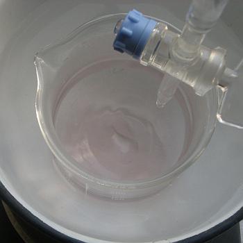Farbwechsel der vorgelegten, salpetersauren Cer(IV)-Lösung bei der Titration mit