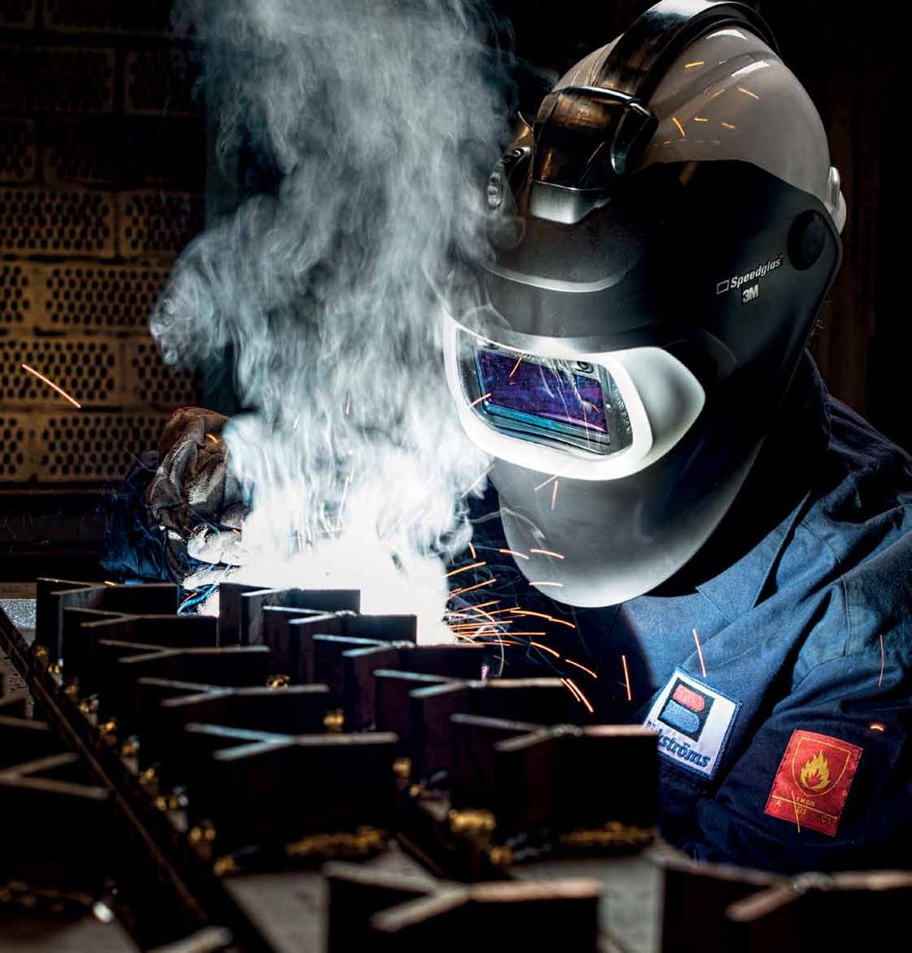 Arbeitsschutz Die Arbeit in der Metallindustrie ist mit einem hohen Risikofaktor versehen. Dadurch kann die Gesundheit langfristig geschädigt werden.