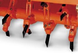 Blade and tooth rotors are particularly suitable for work on untilled ground, on ground with crop residues and in particularly difficult conditions such as very dry and tenacious ground.