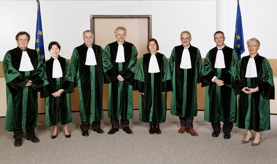 Civildienesta tiesas sastāvs Civildienesta tiesa B Civildienesta tiesas sastāvs (Protokolārā kārtība 2012. gada 1. janvārī) No kreisās uz labo: Tiesnesis R. Barents, tiesnese I.