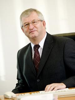 Tiesa Tiesas locekļi Ján Mazák [Jans Mazaks] dzimis 1954.