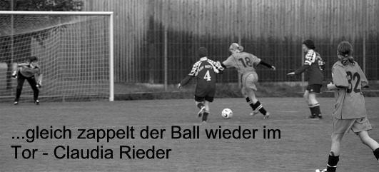 ) Andrea Winkler zirkelt den Ball von der rechten Seite aus 20m per Freistoß über die Mauer unhaltbar unter die Querlatte. 3:0 (14.