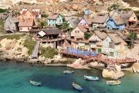 kleine Auswahl an tollen Freizeitparks, die Familien auf Malta keinesfalls versäumen sollten: Popeye Village, Malta Einstige Kulisse der Comic-Verfilmung mit Robin Williams, heute Vergnügungspark mit