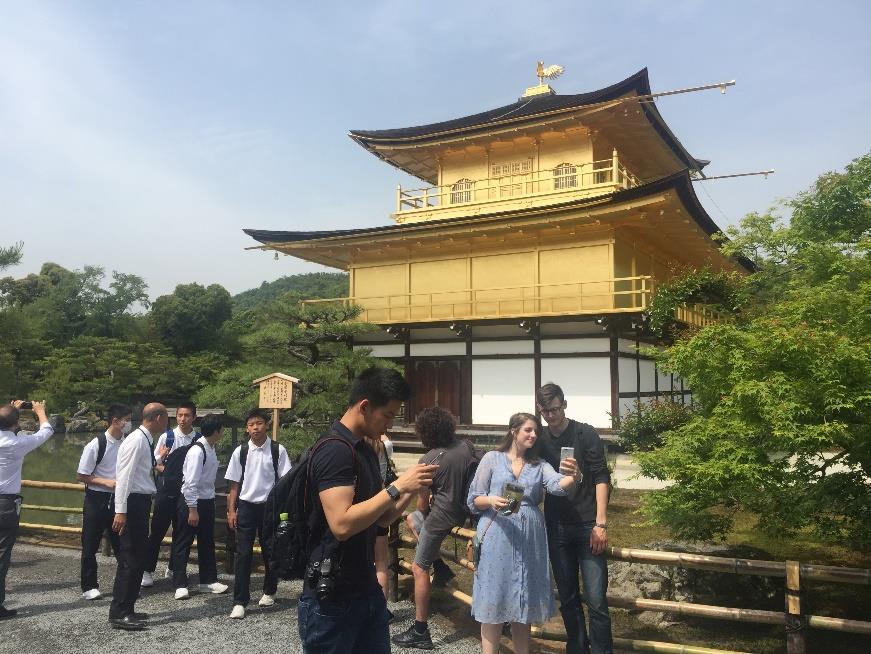 Kinkaku-ji (kanji: 金閣寺, The Golden Pavilion Kim Các Tự, chùa Gác Vàng tên phổ thông của chùa Rokuon-ji (kanji: 鹿苑寺 : Lộc Uyển Tự, chùa Vườn Nai) ở Kyoto.