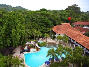 TV, Balkon Sabah Hotel Freuen Sie sich auf das Sabah Hotel, umgeben von Borneos tropischen Regenwäldern!