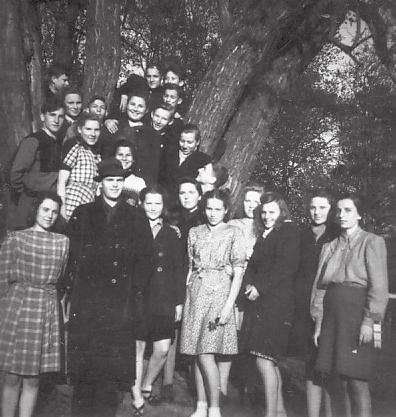 Vlado Rajecko asmenybės ir pedagoginių idėjų patrauklumas Vladas Rajeckas tarp savo auklėtinių Panevėžio mokytojų seminarijoje 1951 m.