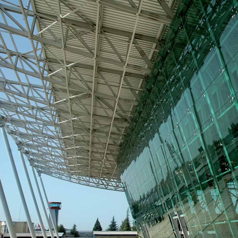 2 3 Mirëseerdhët në Tirana International Airport Nënë Tereza.
