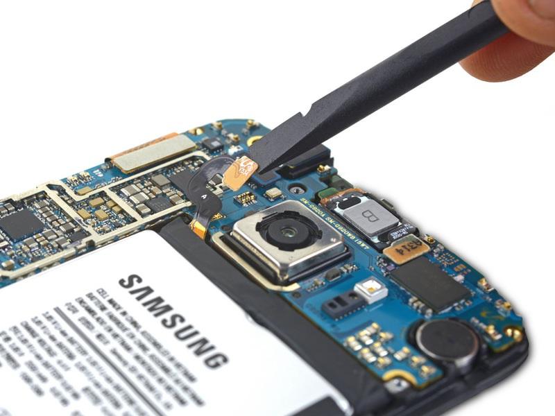Schritt 15 Samsung Galaxy S6 Akkustecker zerlegen Trenne den Akkustecker mit Hilfe eines