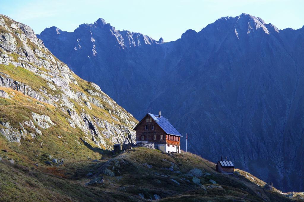 Quelle: Wandermagazin SCHWEIZ Tipp des Autors Bewirtschaftete Hütte Gaulihütte 033 971 31 66 info@gaulihuette.
