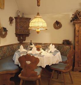 Take a break from your everyday life, and enjoy being spoiled in our cosy restaurant in the morning!
