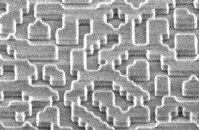 100 nm) Polymer-Resist auftragen, härten Dicke: 1-2 µm Elektronenstrahlbelichtung,