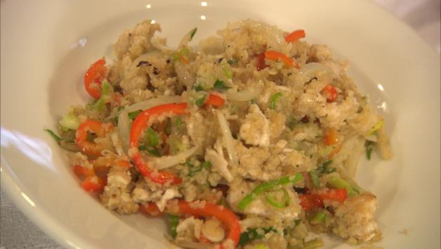 Bulgur mit Zwiebeln und Hähnchenbrust Der türkische Hartweizengrieß Bulgur (der in den arabischen Ländern Couscous heißt) kostet wenig und reicht lange.