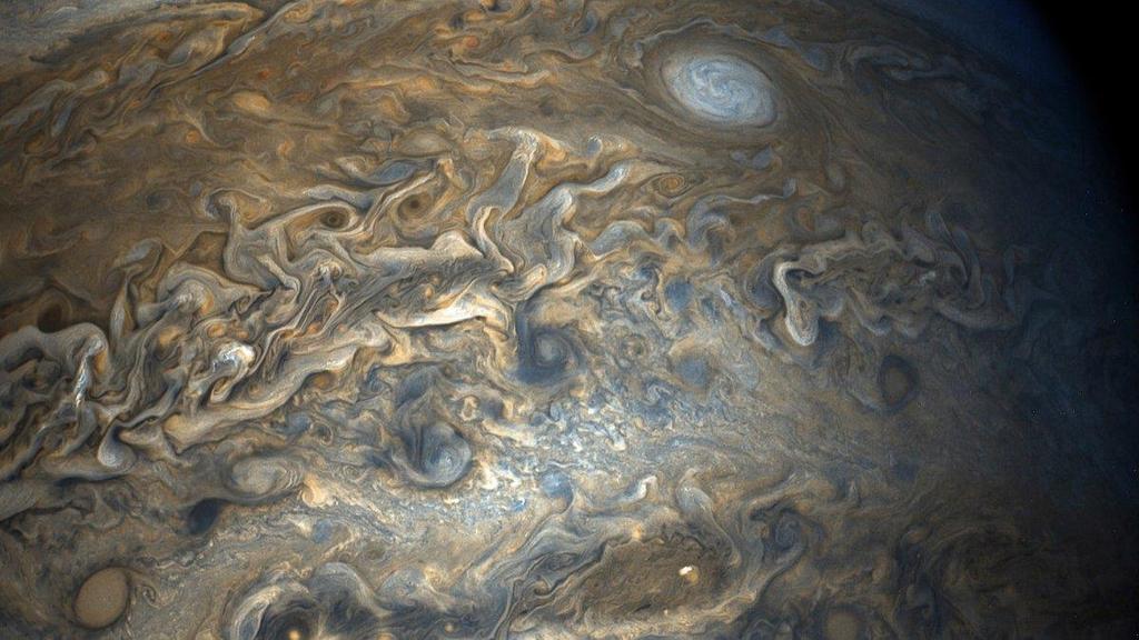 Viele Wolken haben Chevrons 9. Vorbeiflug Junos Diese atmosphärischen Störungen wehen mit mehreren hundert km/h.