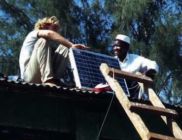 Völkerverständigung, Verbreitung der Nutzung von Sonnenenergie durch Dorfschulen und neue Arbeitsplätze für Jugendliche in Tansania sind die Ziele des neuen Projektes.