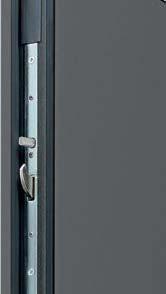 Bei Thermo65 Türen ist das Schließblech für eine optimale Türeinstellung verstellbar. Mit Softlockfalle für leises Schließen der Tür.