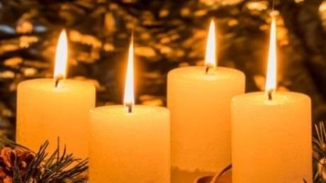 Advent, Advent ein Lichtlein brennt. Erst eins, dann zwei, dann drei, dann vier, dann steht das Christkind vor der Tür.