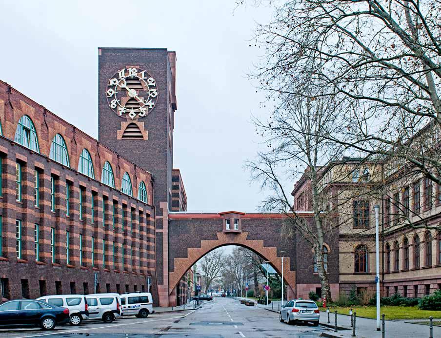 Außerdem gestaltete er in den 1930er- Jahren den Alexanderplatz in Berlin neu. Die Inschrift Dem Deutschen Volke am Portal des heutigen Bundestags stammt ebenfalls aus seiner Feder.