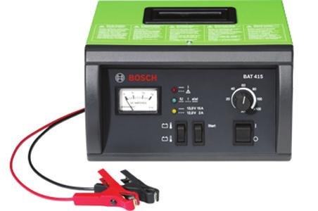 Übersicht Batterielade-Geräte Modell BAT 415 BAT 430 BAT 490 Hersteller Bosch Bosch Bosch Bestell-Nr. 0 687 000 015 0 687 000 016 0 687 000 049 Batteriespannung (V) 12 12/24 12/24 Ladestrom arith.