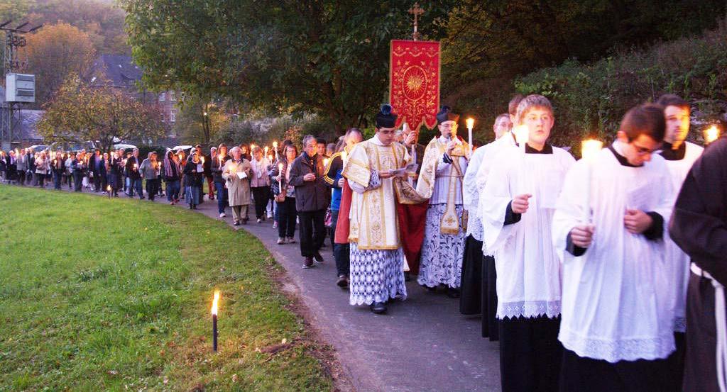 Oktober nahmen 32 Gläubige an diesen Prozession am 13. Oktober Exerzitien teil.