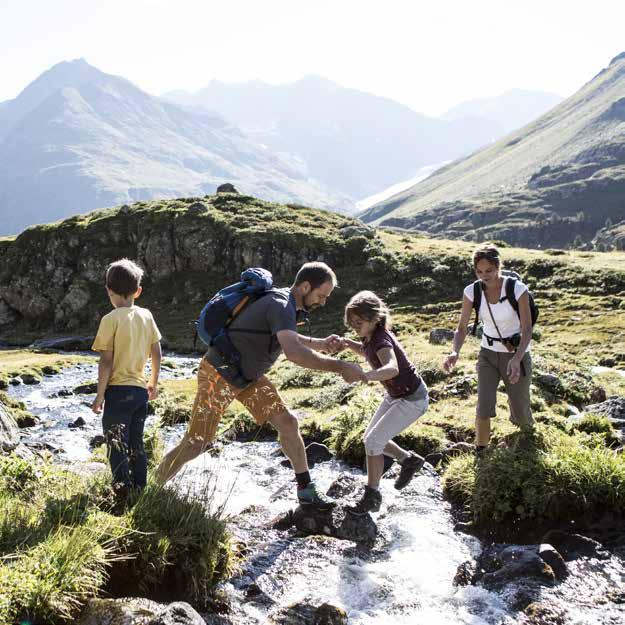 900 m bis 3.440 m heranführen. Erleben Sie die Vielfalt der Tiroler Bergwelt an 3, 4 oder 10 Tagen samt Kultur- und Bonuspartnern: flexibel an 3 in 5, 4 in 7 oder 10 in 14 Tagen.