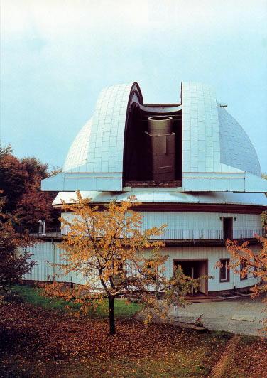 Bild 1. Das Kuppelgebäude des 2-m-Schmidt-Teleskops des Karl-Schwarzschild-Observatoriums Tautenburg. Das Zentralinstitut für Astrophysik Am 4.