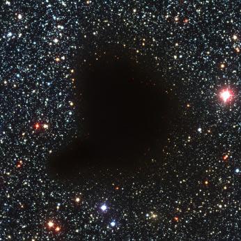 Zentrums). Der linke, obere Spiralarm von NGC 6872 erscheint gestört und von jungen Sternen bevölkert. Bild 6.