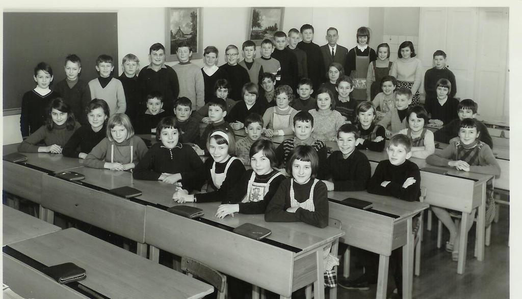1967: Eine 5. Klasse in Suhr So sah es bei uns in der 5. Klasse aus.