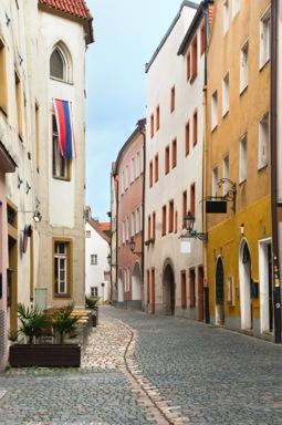 Peter, wurden 1146 und 1260 erbaut. Regensburg hat deutschlandweit die am besten erhaltene mittelalterliche Großstadt und ist seit 2006 UNESCO- Welterbe.