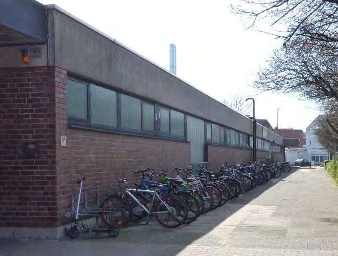 - 52 - Radverkehrskonzept l) Integrierte Gesamtschule und Baugé-Halle Für beide Einrichtungen stehen rund 50 Fahrradabstellplätze zur Verfügung.