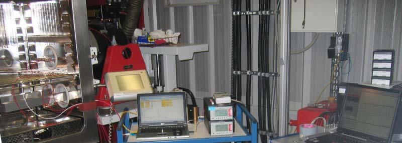Klimaprüfkammer Bild 1: Versuchsaufbau zur Ermittlung des Temperaturganges von piezoelektronischen Beschleunigungsaufnehmern Versuchsaufbau Bild 2: Positionierung der Beschleunigungsaufnehmer Bild 1
