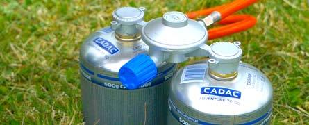 Allgemeine Hinweise Die CADAC-Grills können wahlweise mit normalen Gasflaschen (hier ist ein Außenanschluss am Camper super praktisch!) oder mit Gaskartuschen betrieben werden.