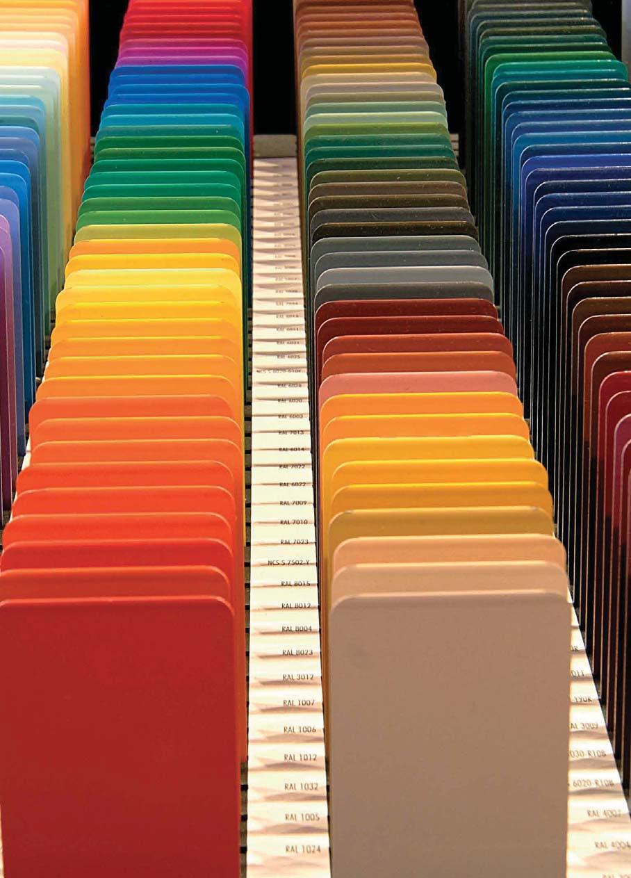 32 Material & Gestaltung Geschmack zeigen. In 1000 Farben. Bei ROMA haben Sie die Wahl aus 1.000 Farben, um Rollladenkästen, Führungsschienen und Endstäbe perfekt in die Fassade integrieren zu können.