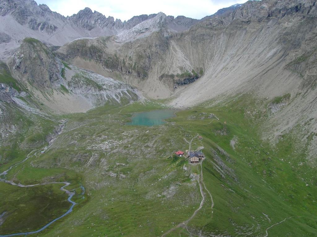 Die Memminger Hütte auf 2242 Metern ist etwas beschaulicher als die Kemptner Hütte, aber nicht weniger gemütlich.
